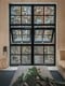 Svarta fönster med spröjs